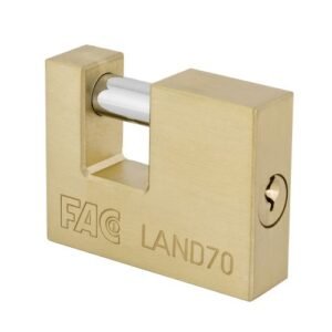 Candado FAC rectangular con acabado en latón y arco endurecido.